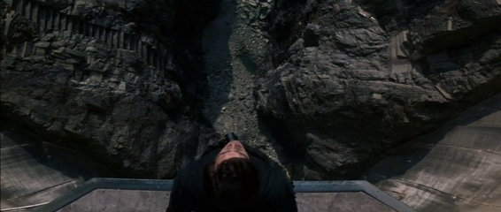 Dam - Comparaison avec le film