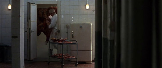 Facility - Comparaison avec le film