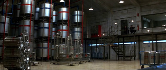 Facility - Comparaison avec le film
