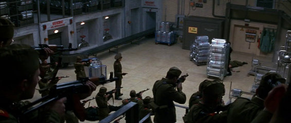 Facility - Comparaison avec le film